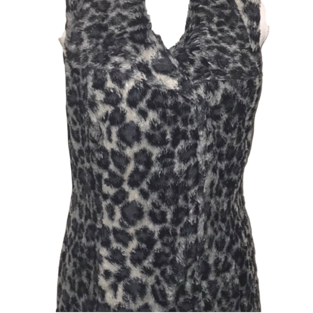 Snow Leopard Faux Fur Vest - Picture 2 of 5
